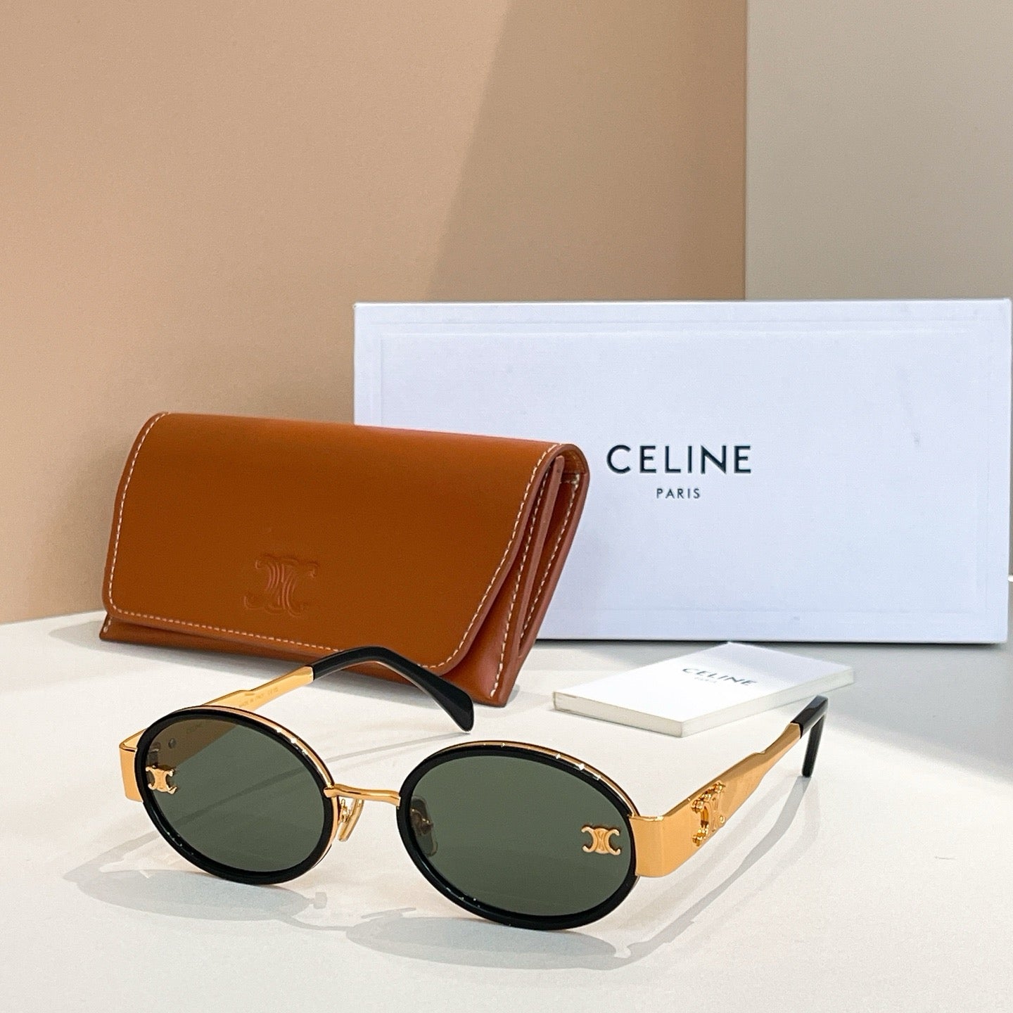 Mehrfarbige Sonnenbrille