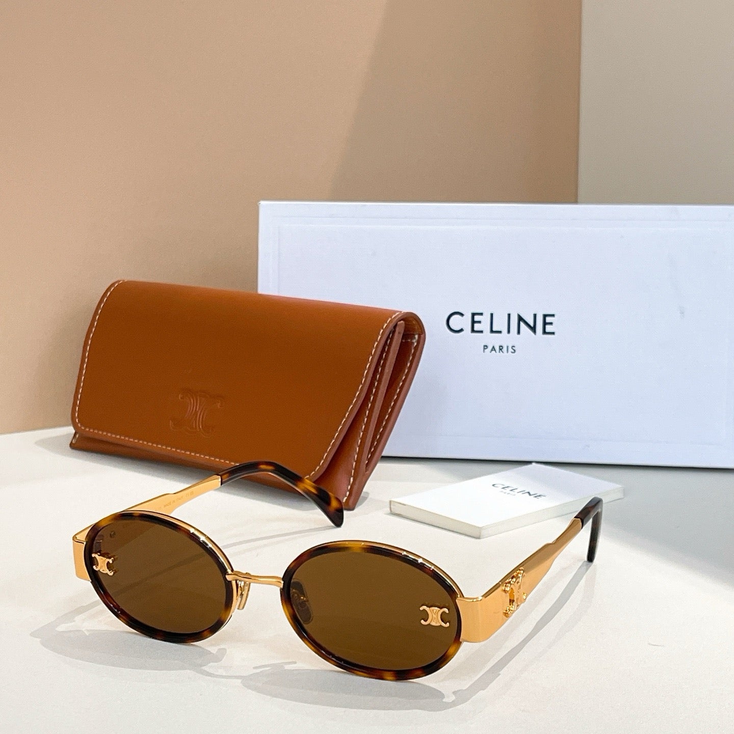 Mehrfarbige Sonnenbrille
