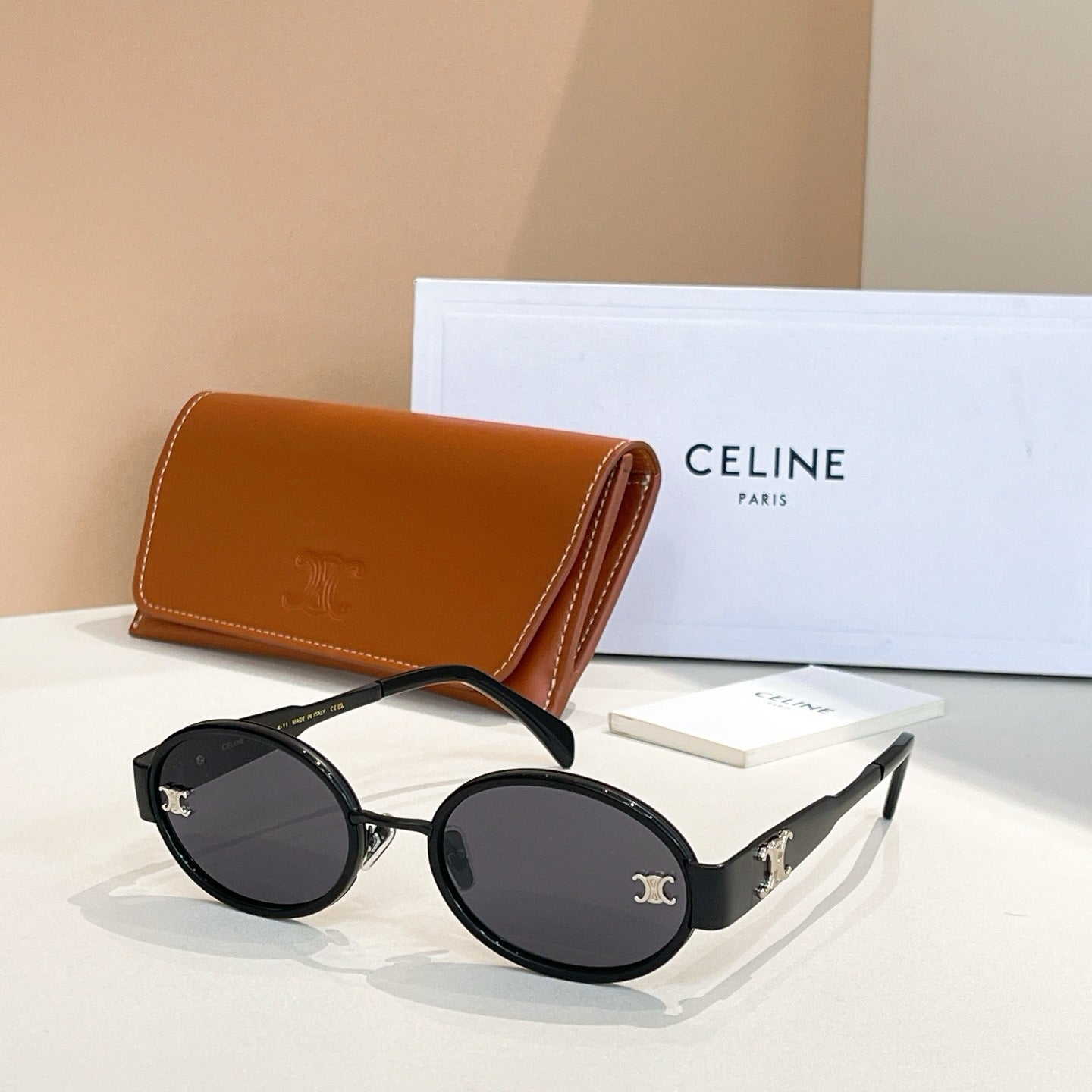 Mehrfarbige Sonnenbrille