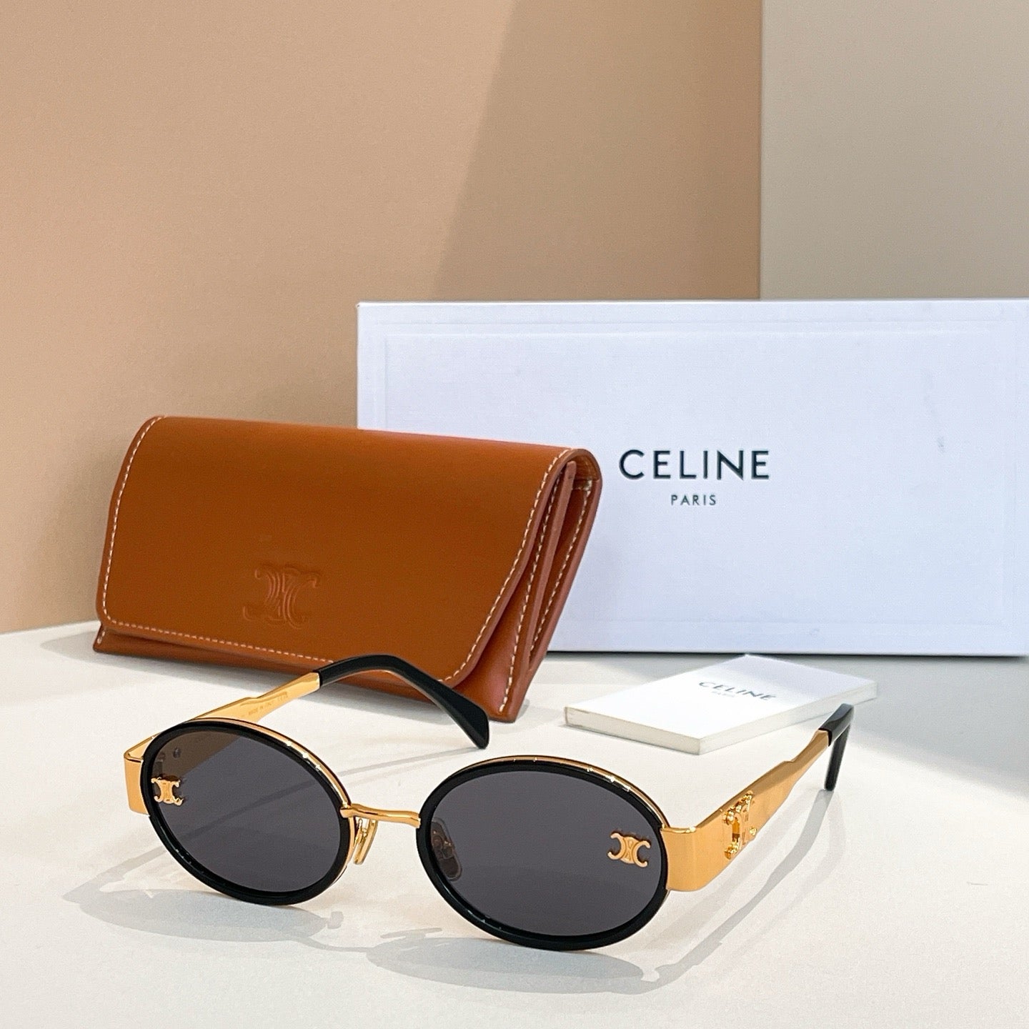 Mehrfarbige Sonnenbrille