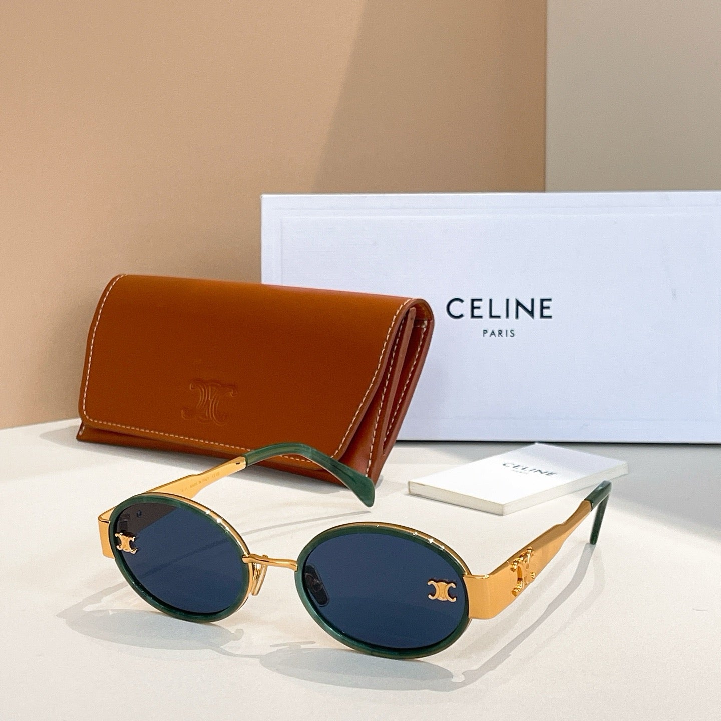 Mehrfarbige Sonnenbrille