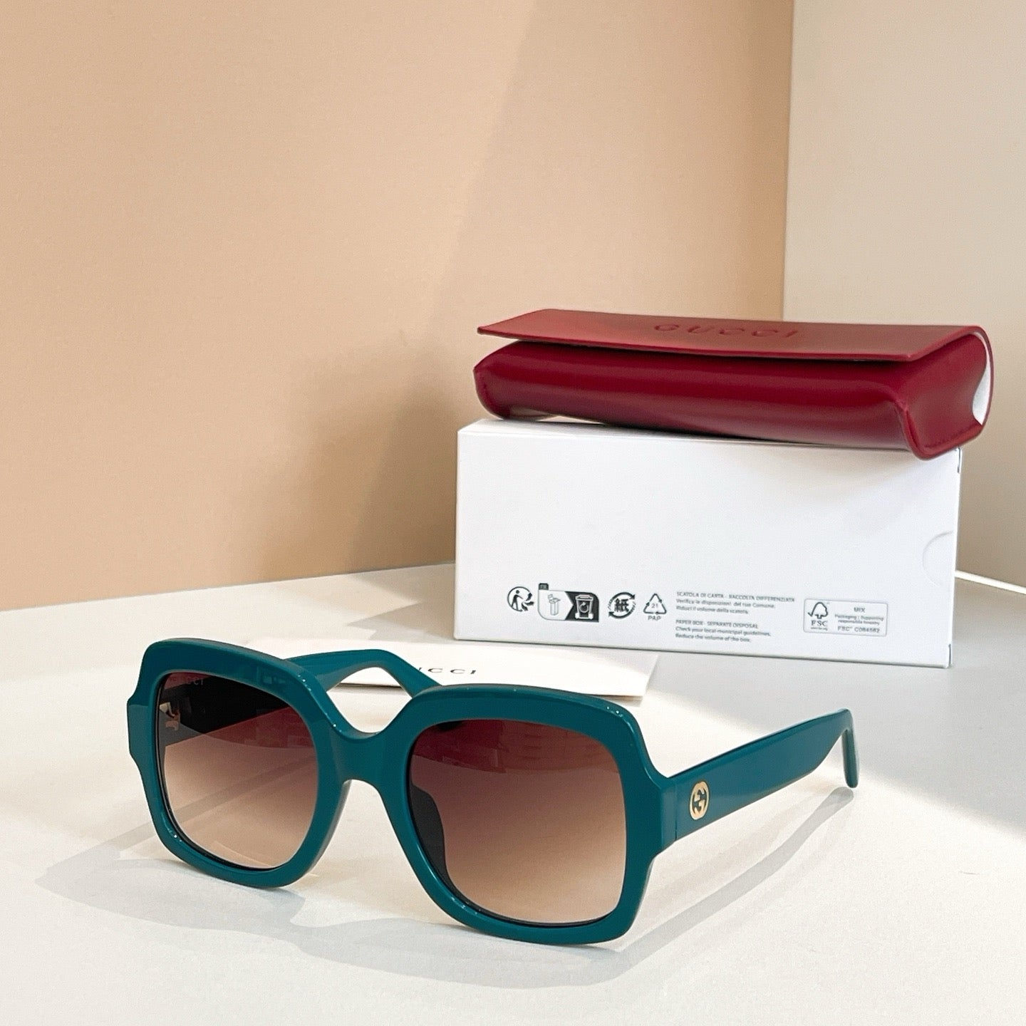 Mehrfarbige Sonnenbrille
