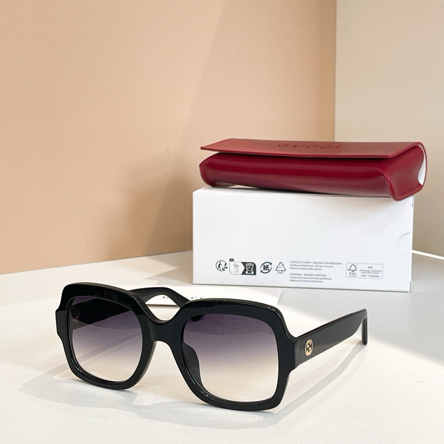 Mehrfarbige Sonnenbrille