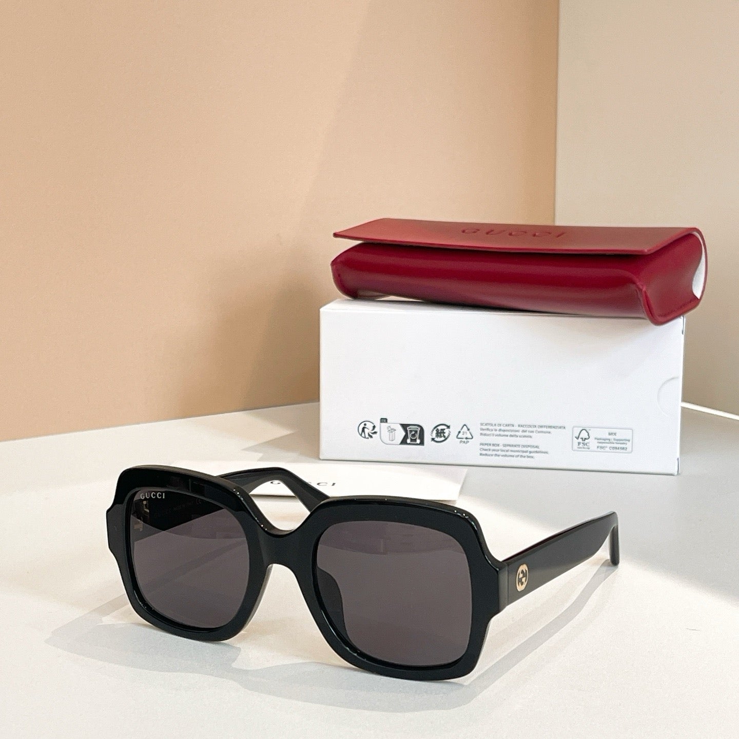 Mehrfarbige Sonnenbrille