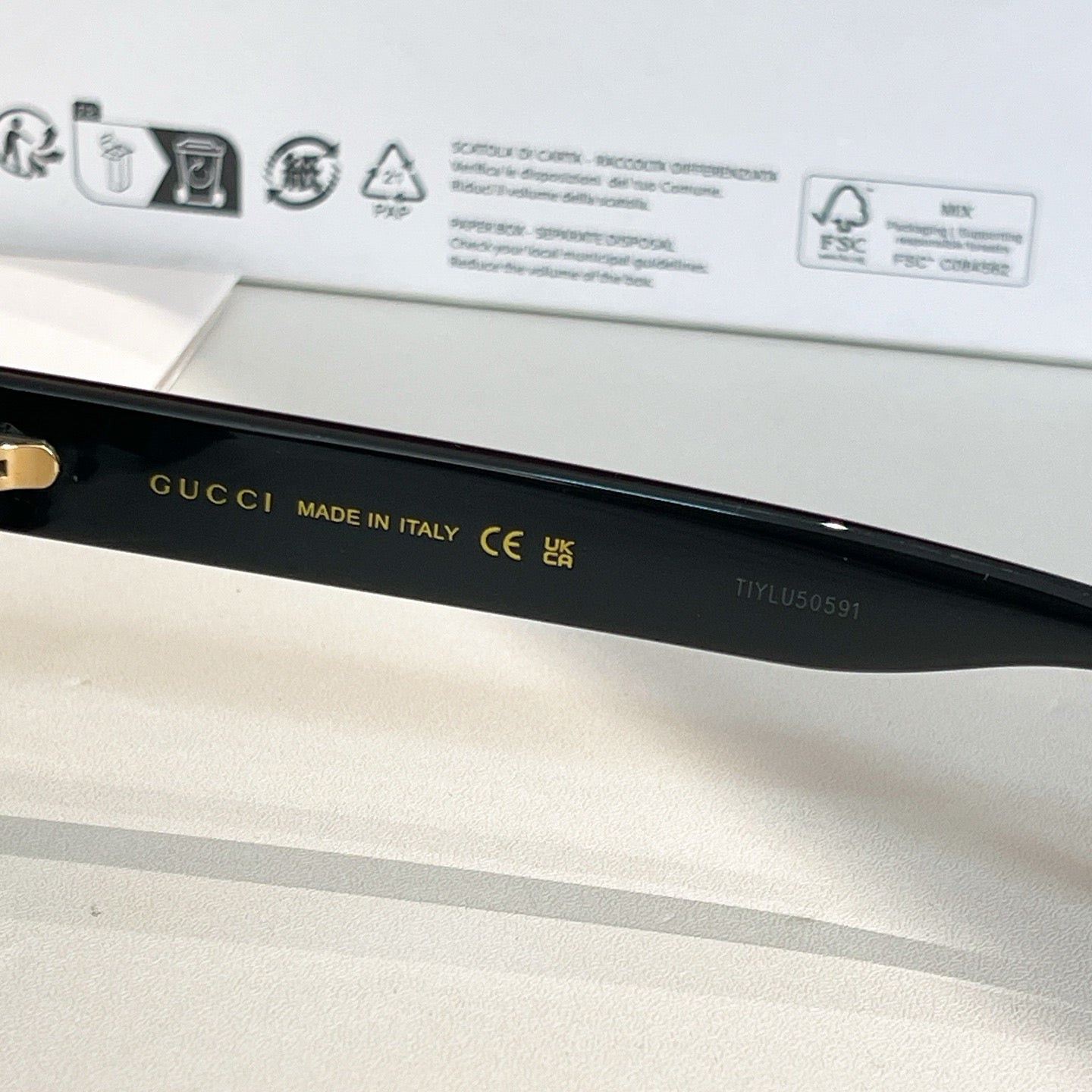Mehrfarbige Sonnenbrille