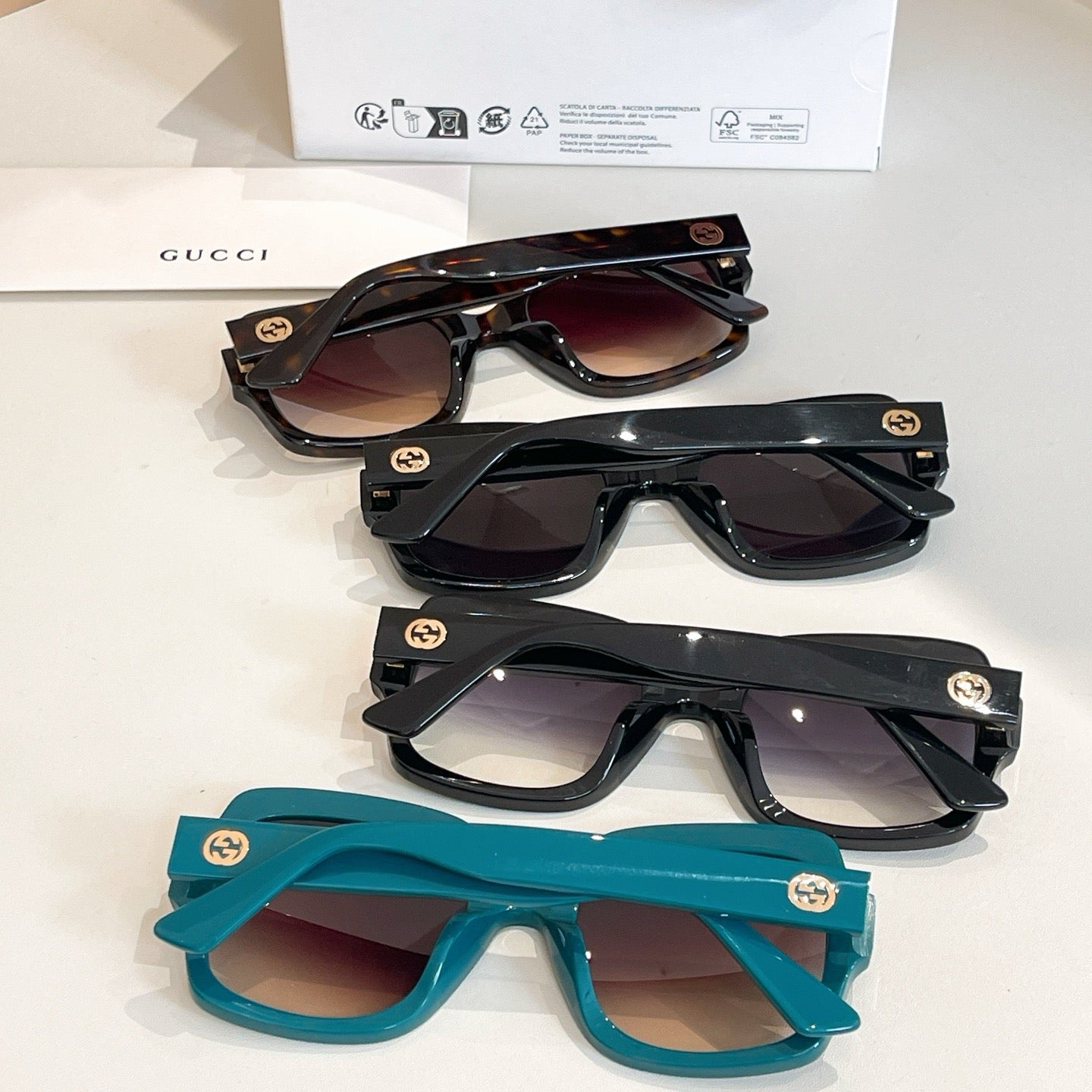 Mehrfarbige Sonnenbrille