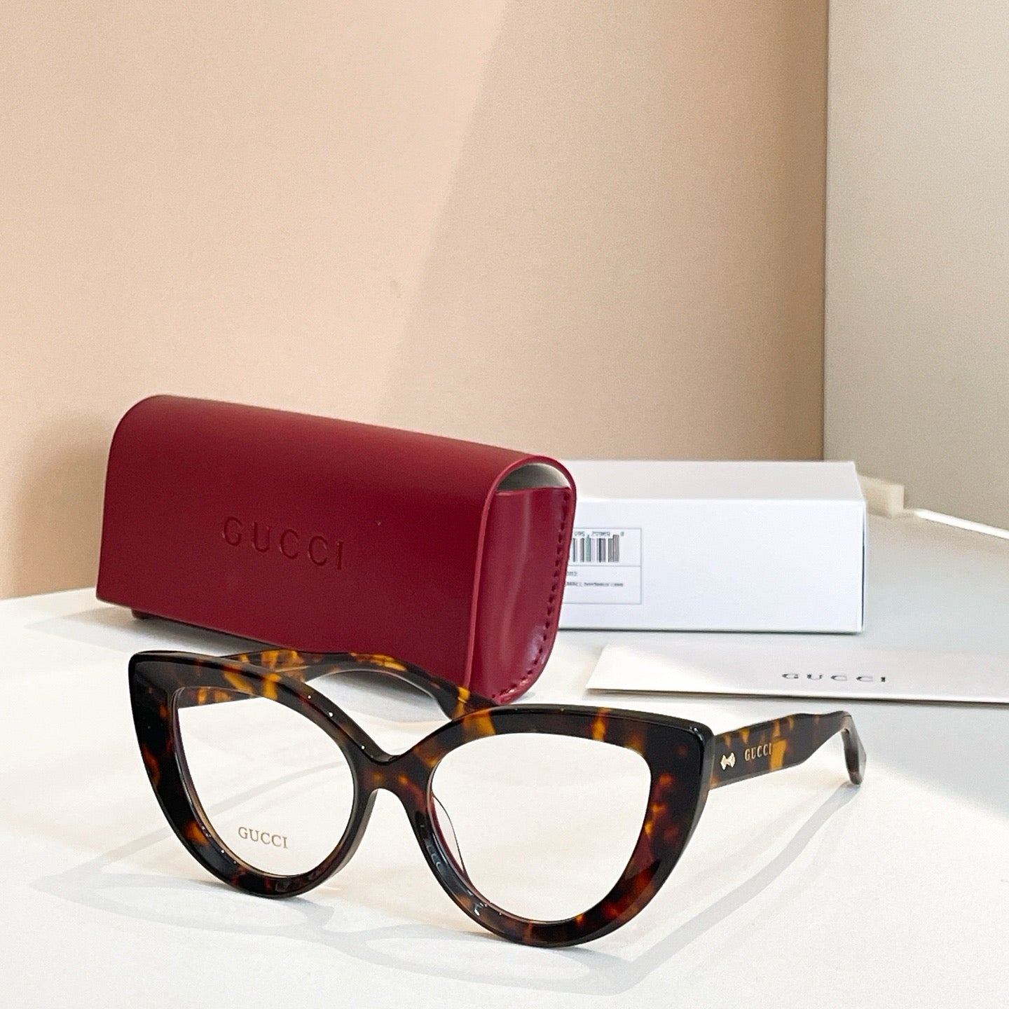 Mehrfarbige Sonnenbrille