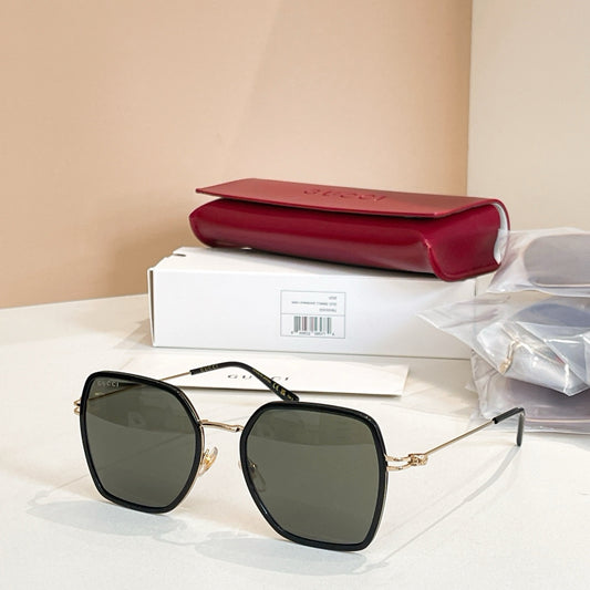Mehrfarbige Sonnenbrille