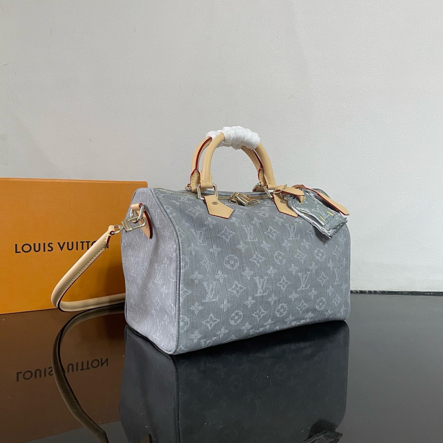Graue Tasche