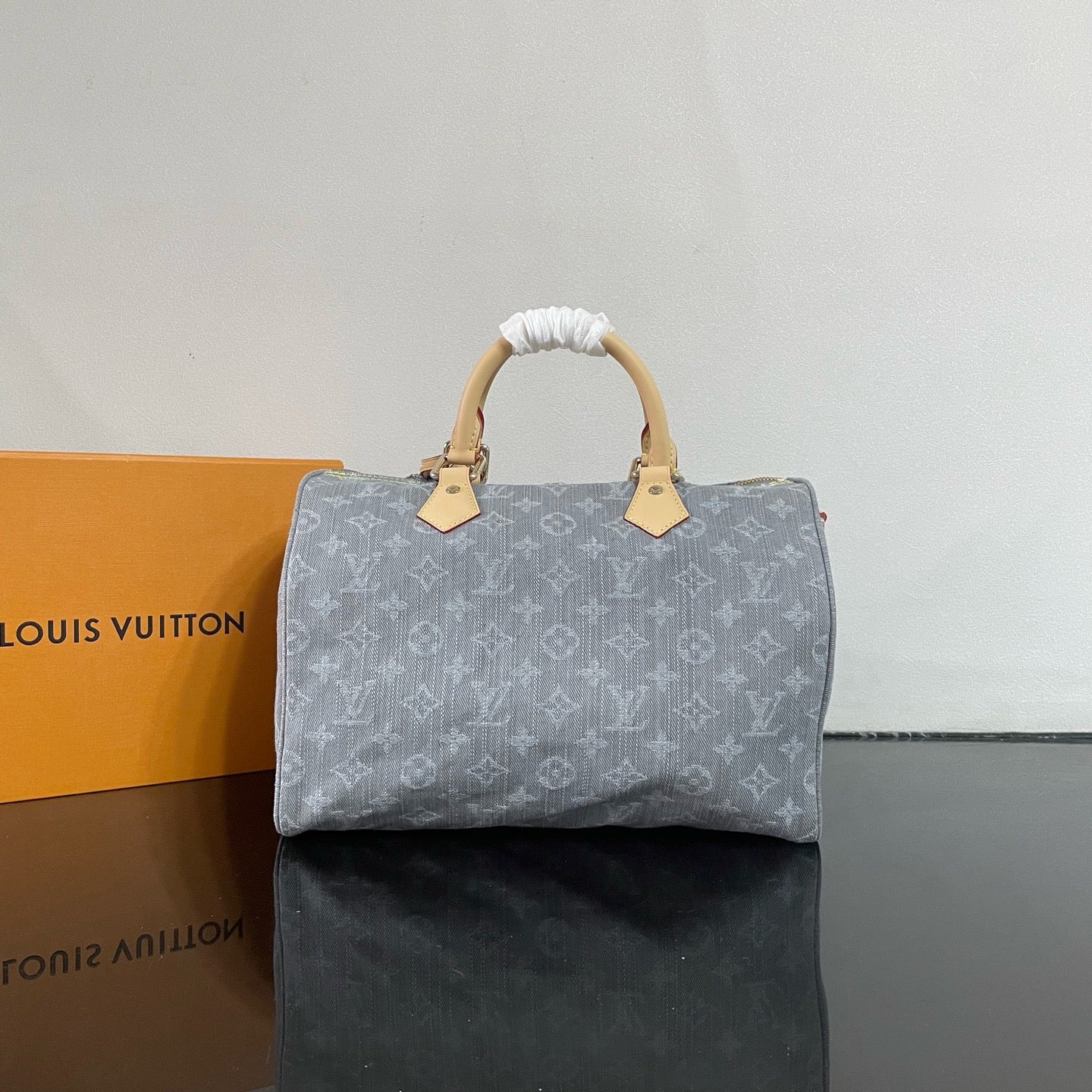 Graue Tasche