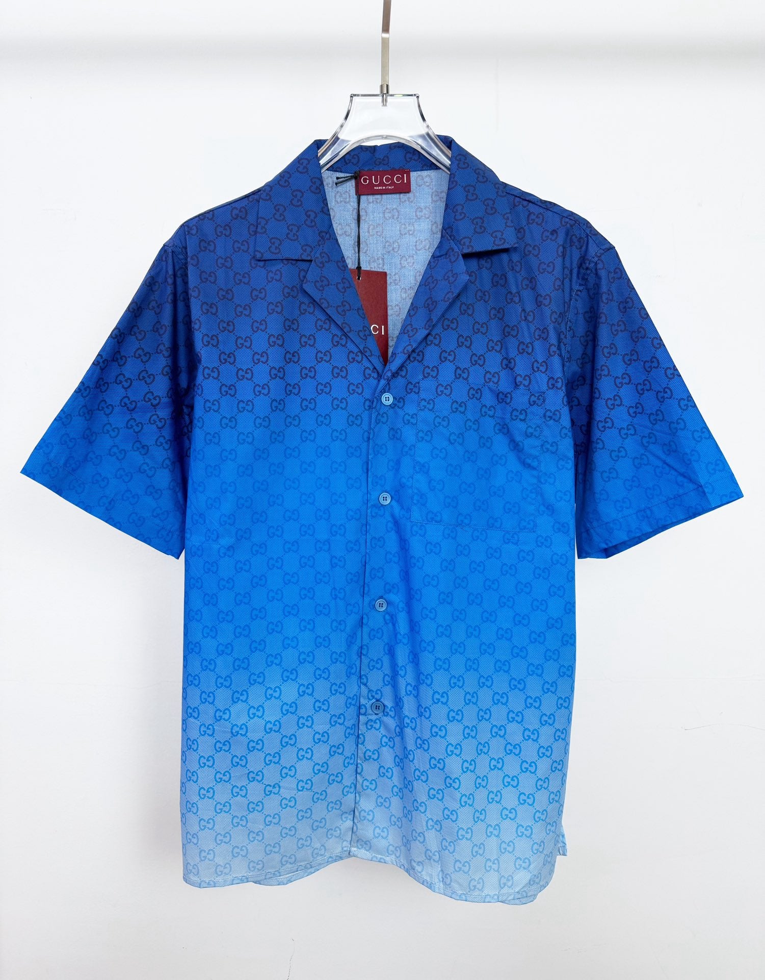 Blaues Shirt