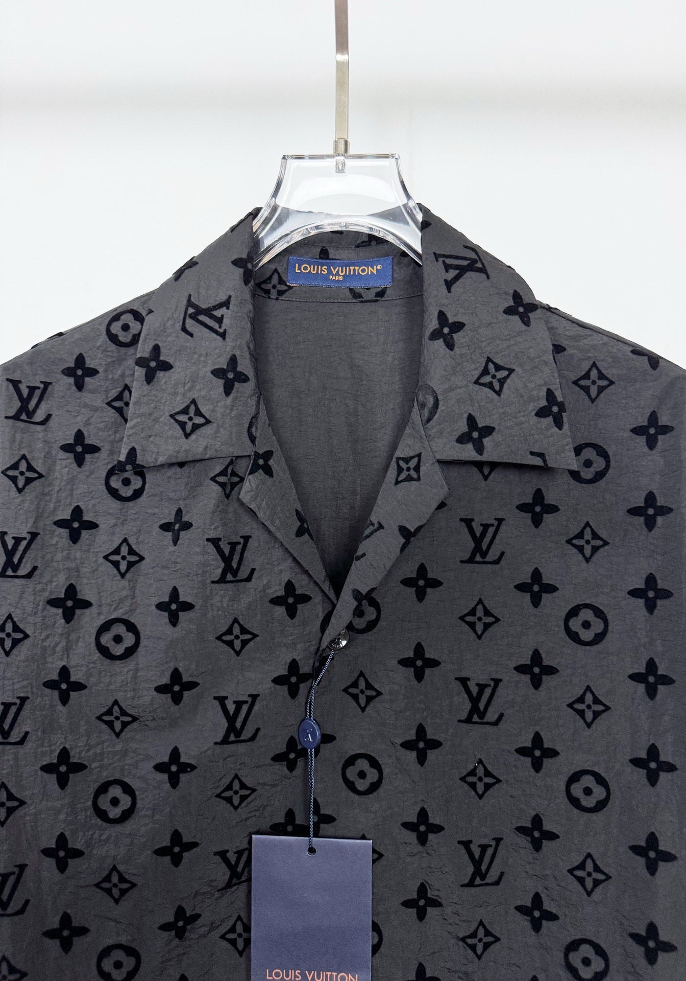 La camisa negra