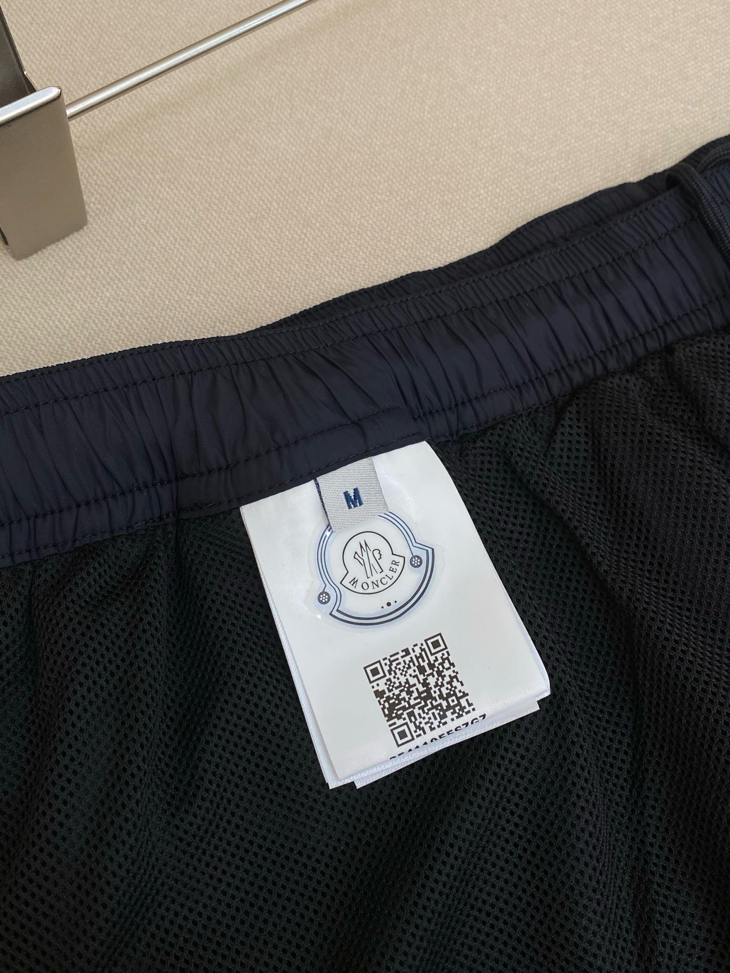 Pantalón corto negro y azul