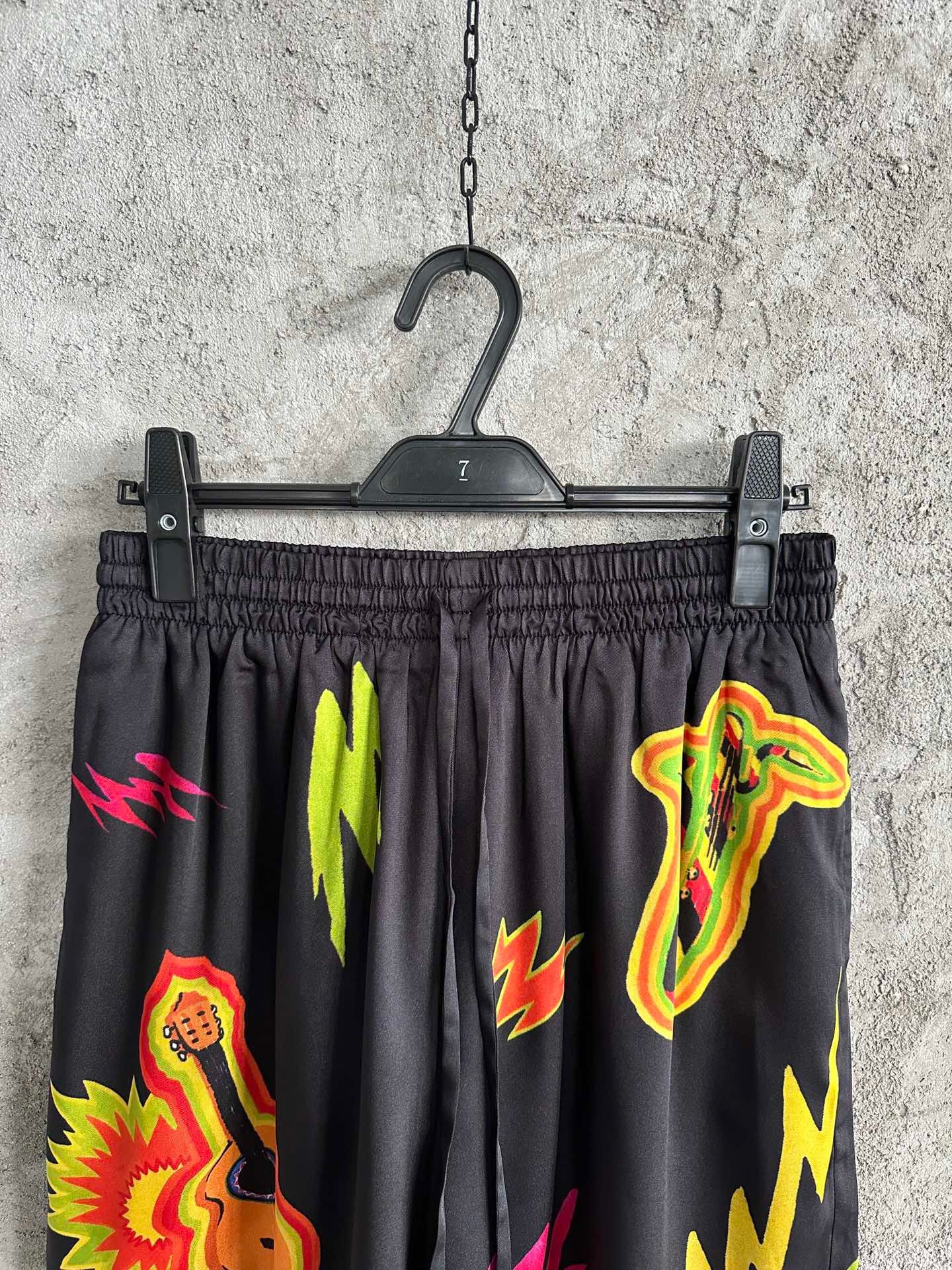 Multi-color Short