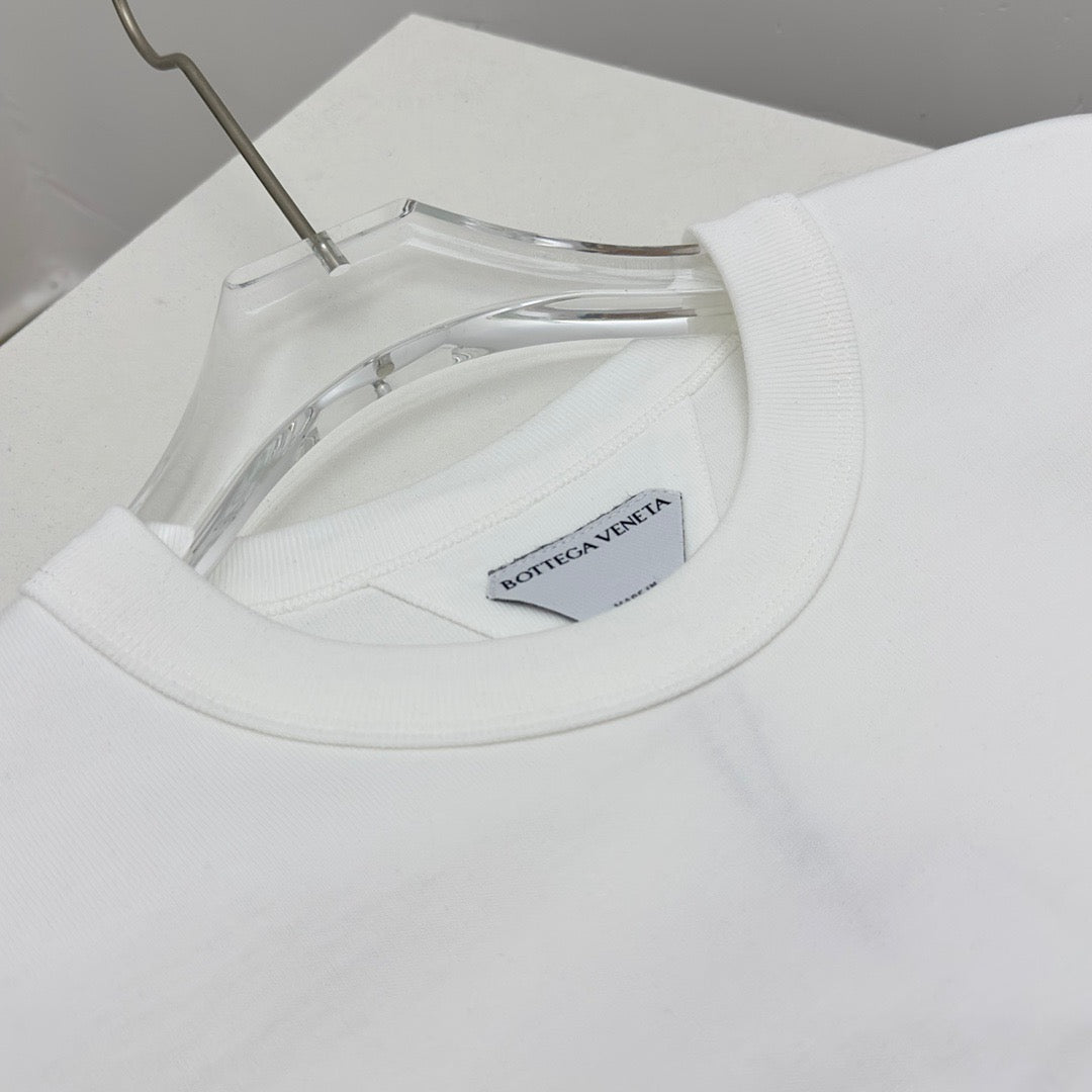 White T-shirt - Size L