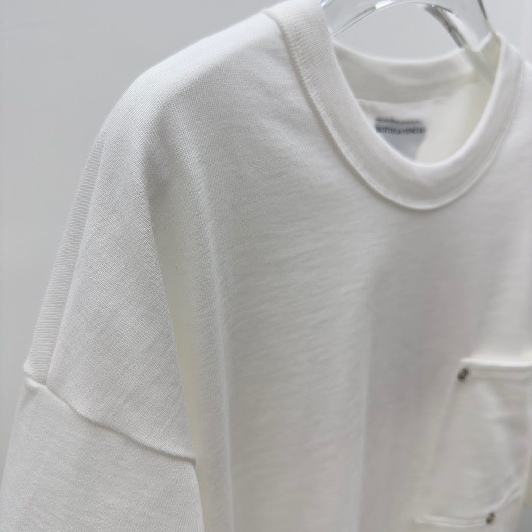 White T-shirt - Size L