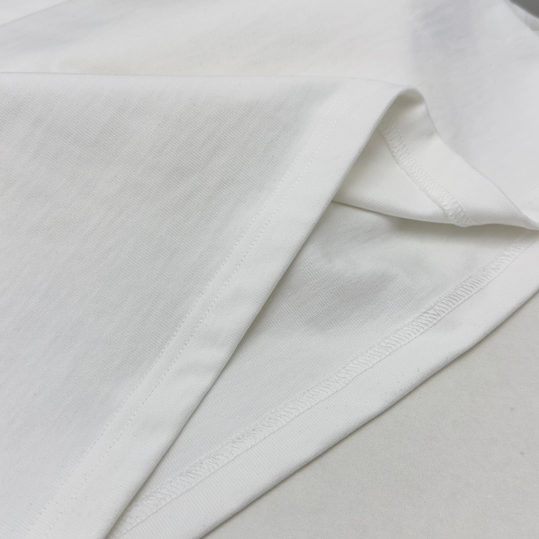White T-shirt - Size L