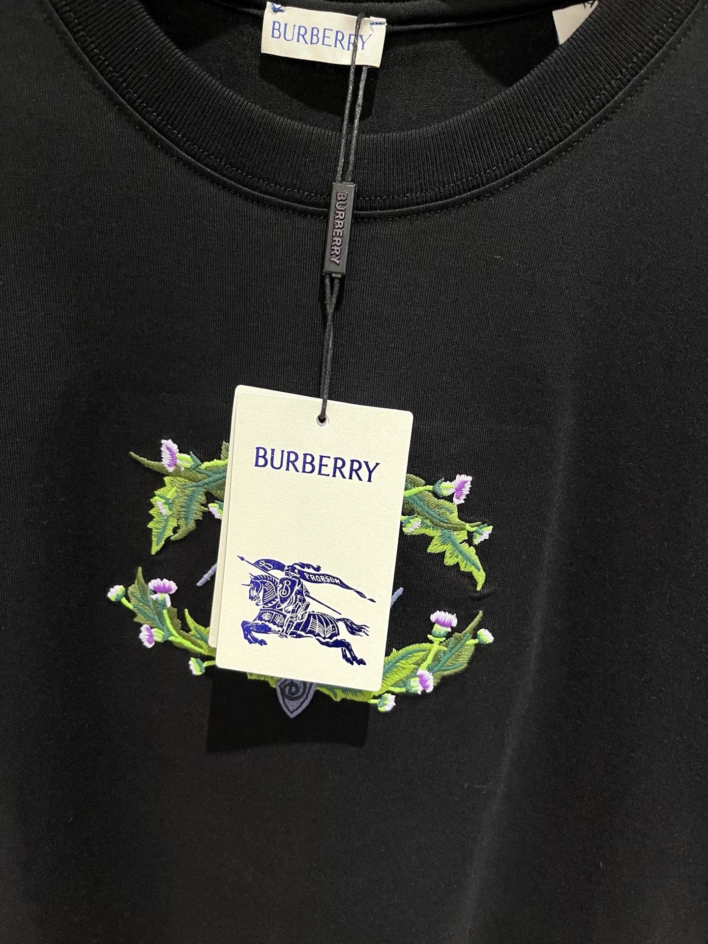 Camiseta en blanco y negro