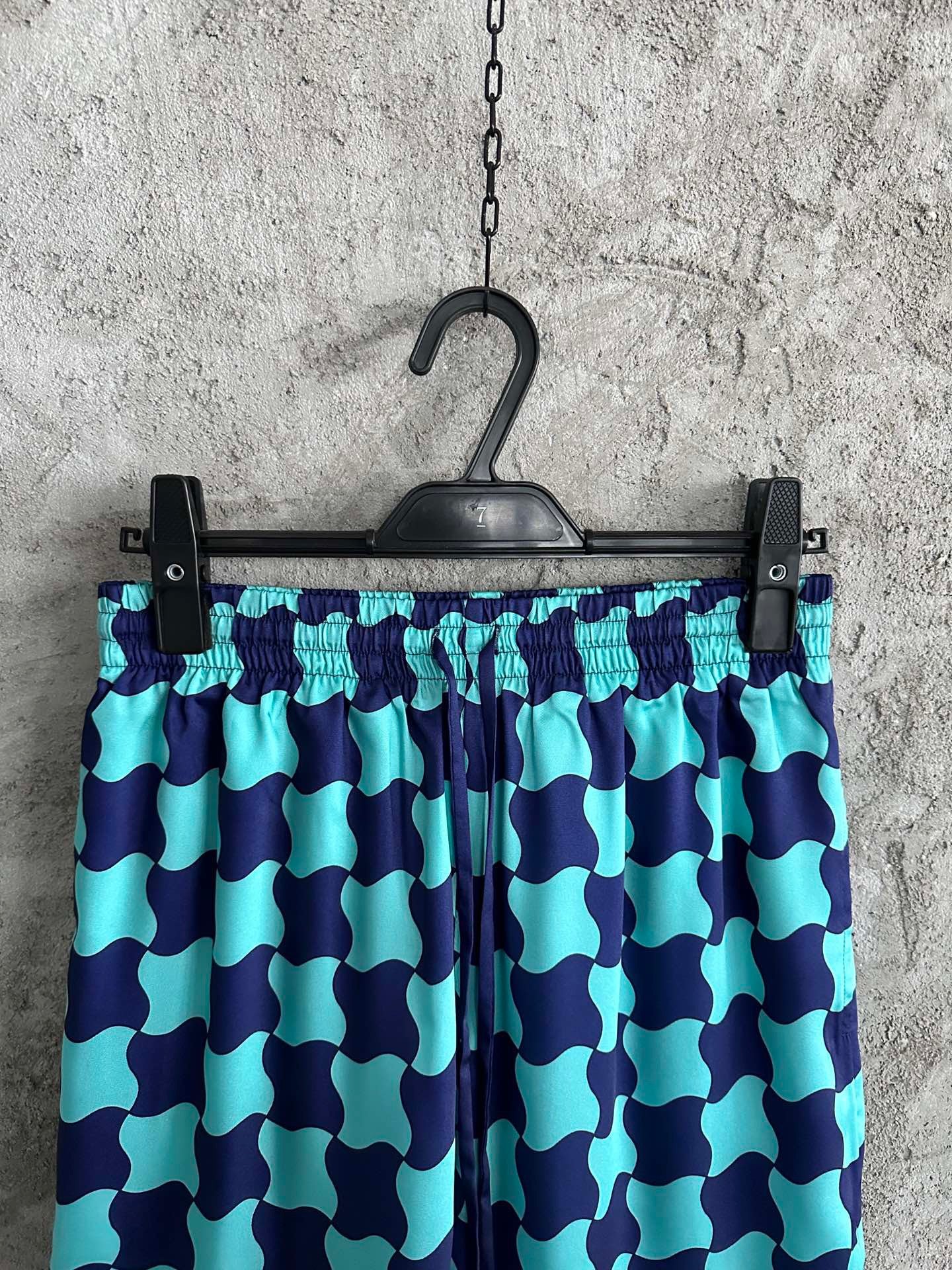 Multi-color Short