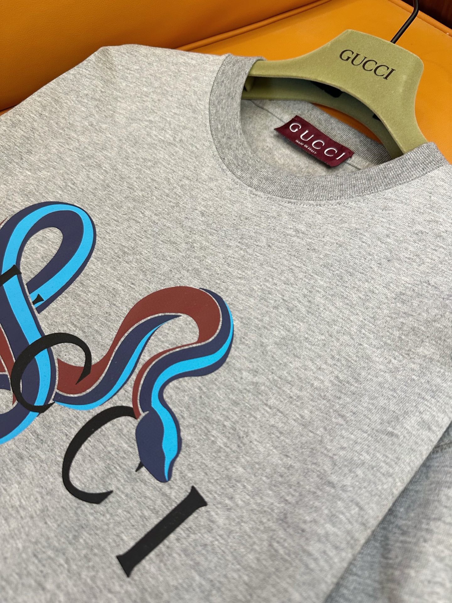 Graues T-Shirt