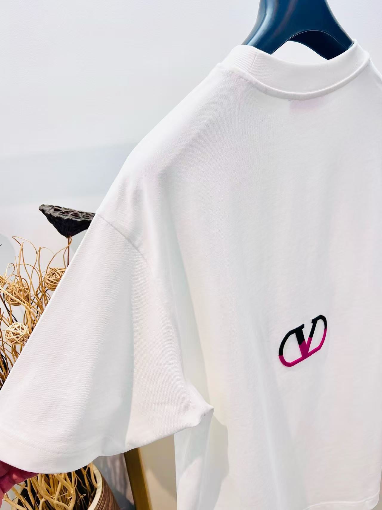 White T-Shirt - Size L