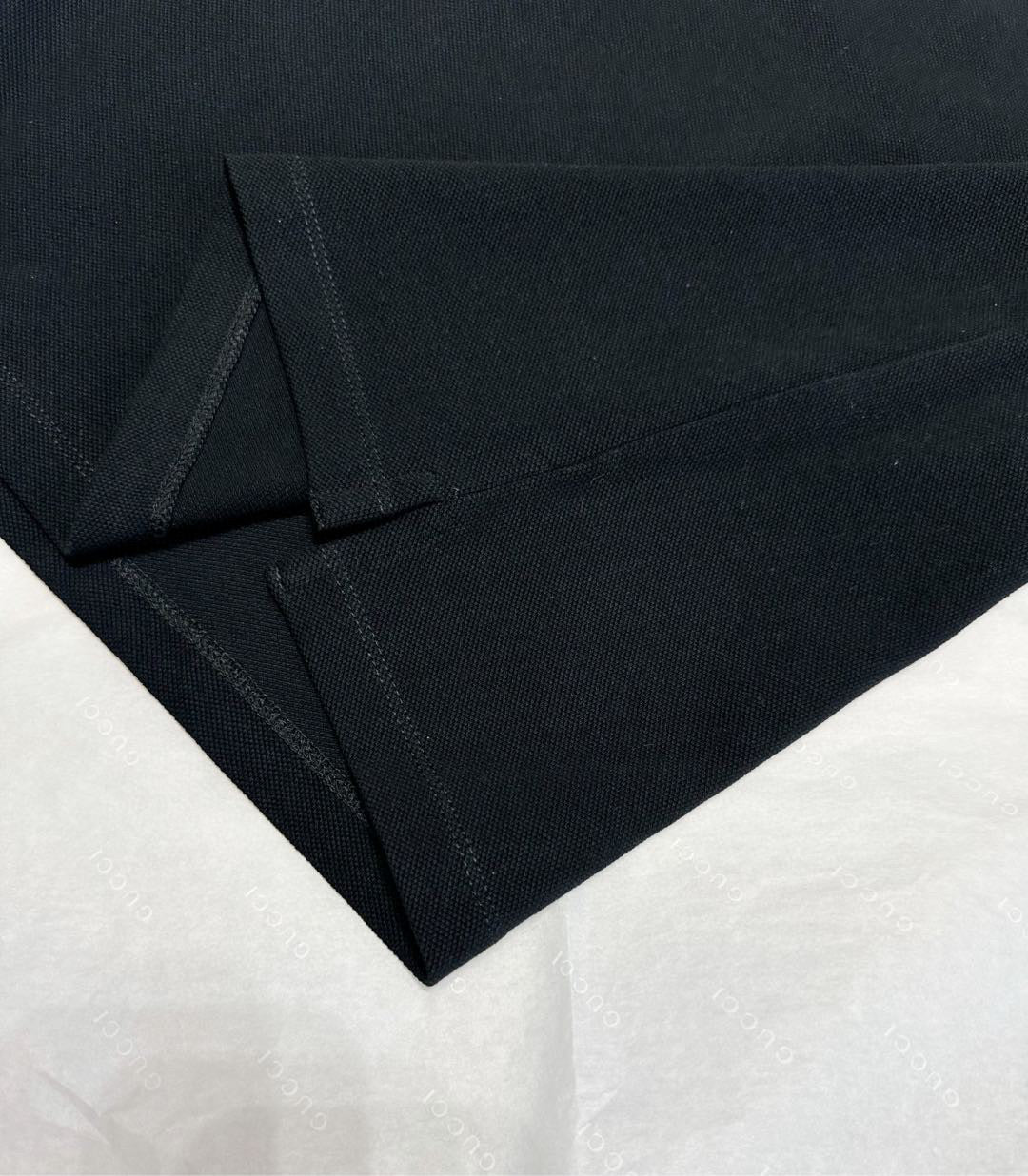 Polo negro y gris