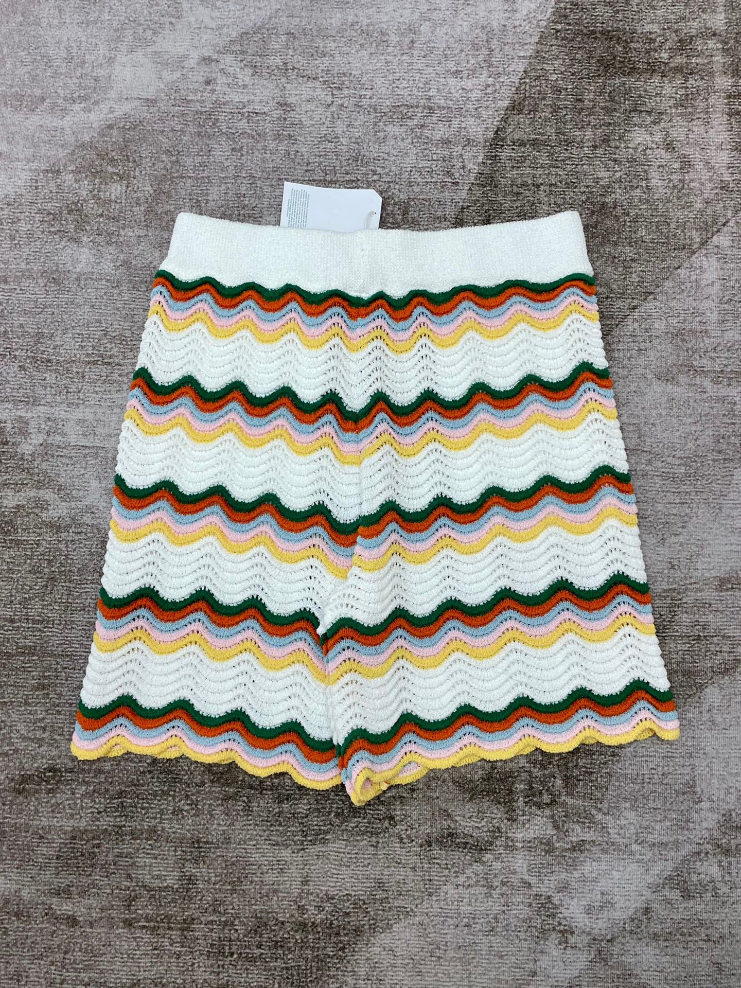 Multi-color Short