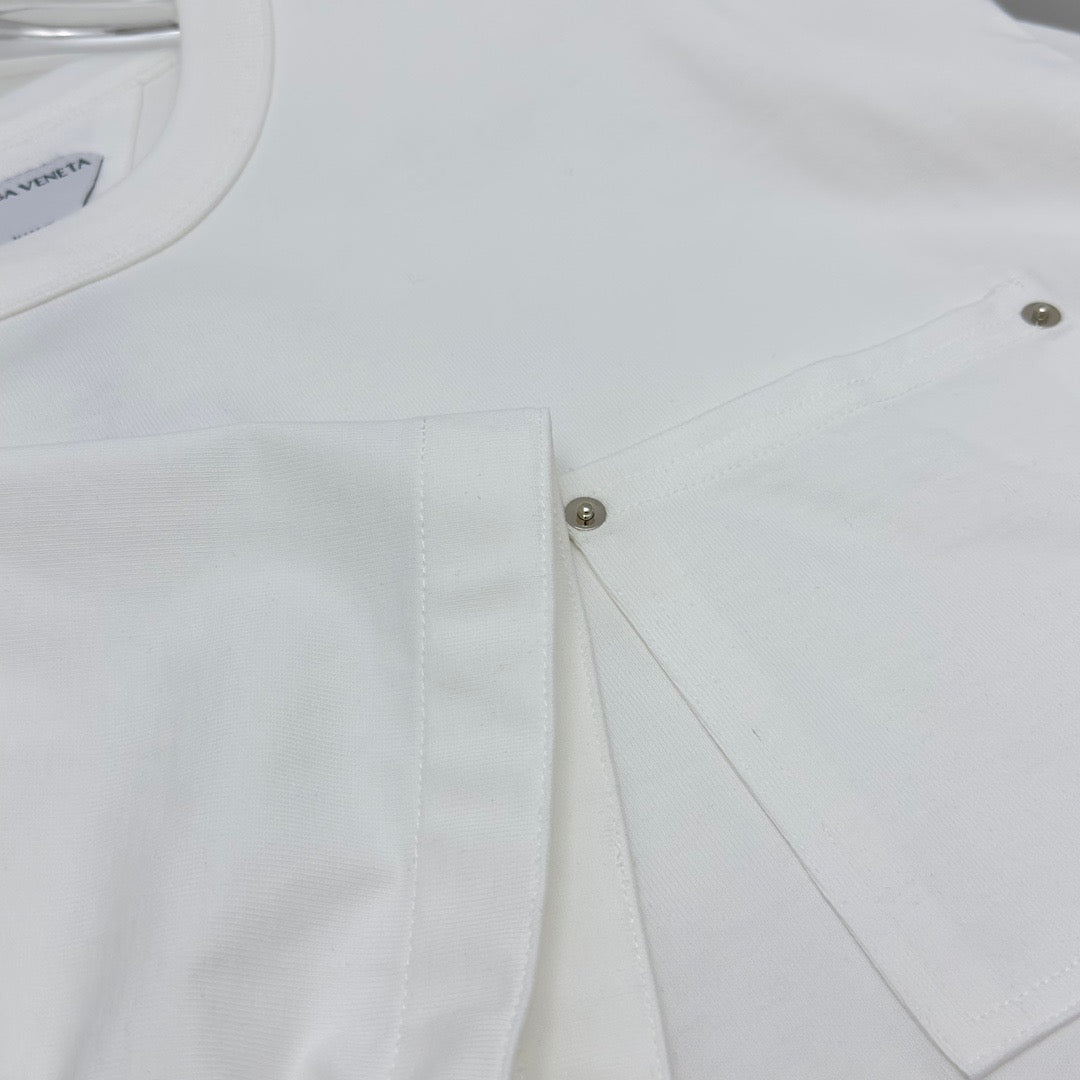 White T-shirt - Size L