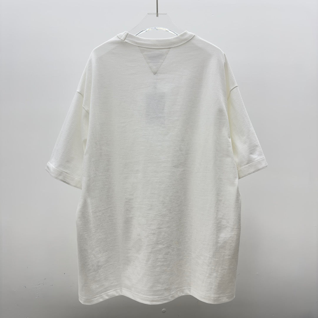 White T-shirt - Size L