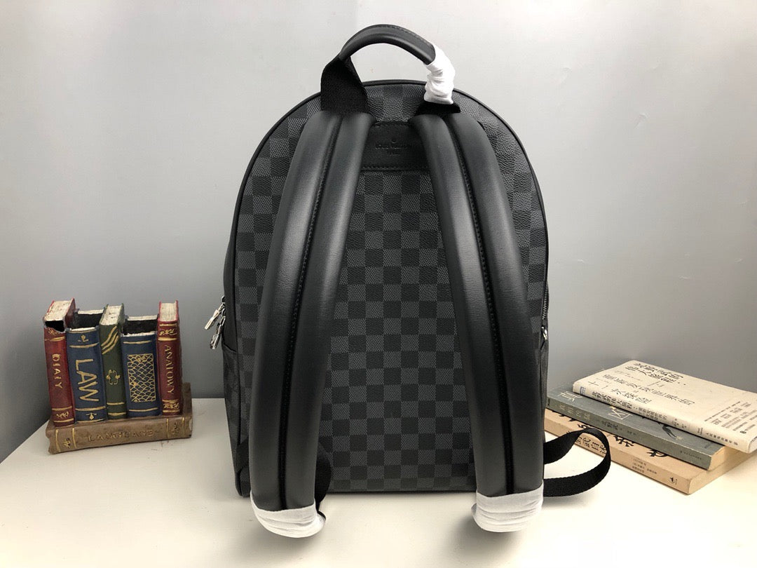 Bolsas marrones y grises