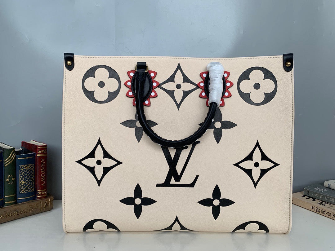 Bolsos en blanco roto y negro
