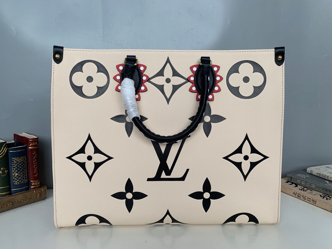 Bolsos en blanco roto y negro