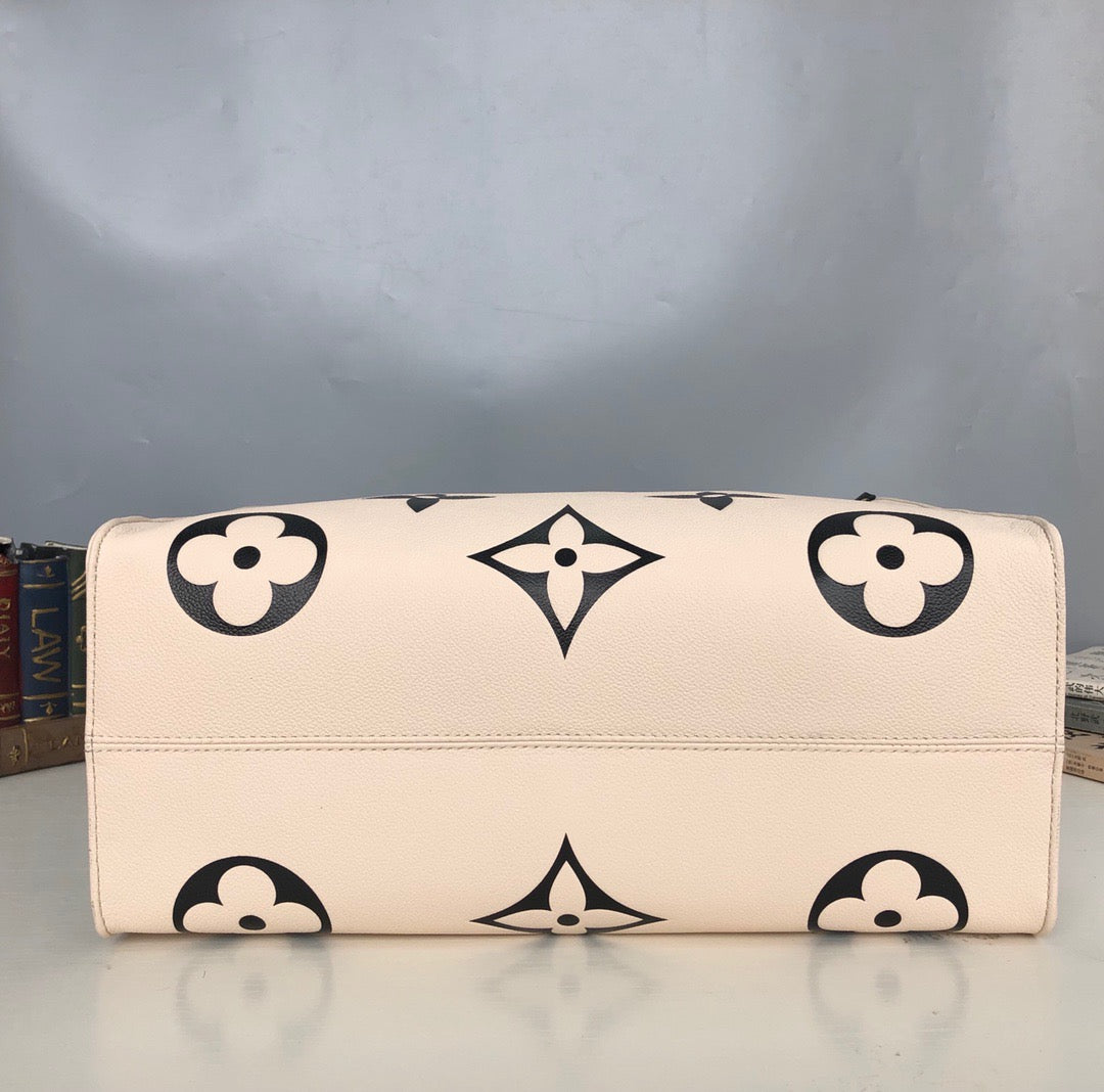 Bolsos en blanco roto y negro