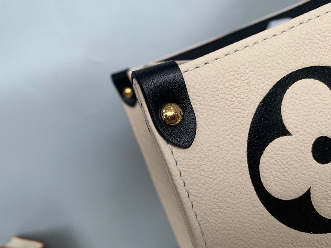 Bolsos en blanco roto y negro