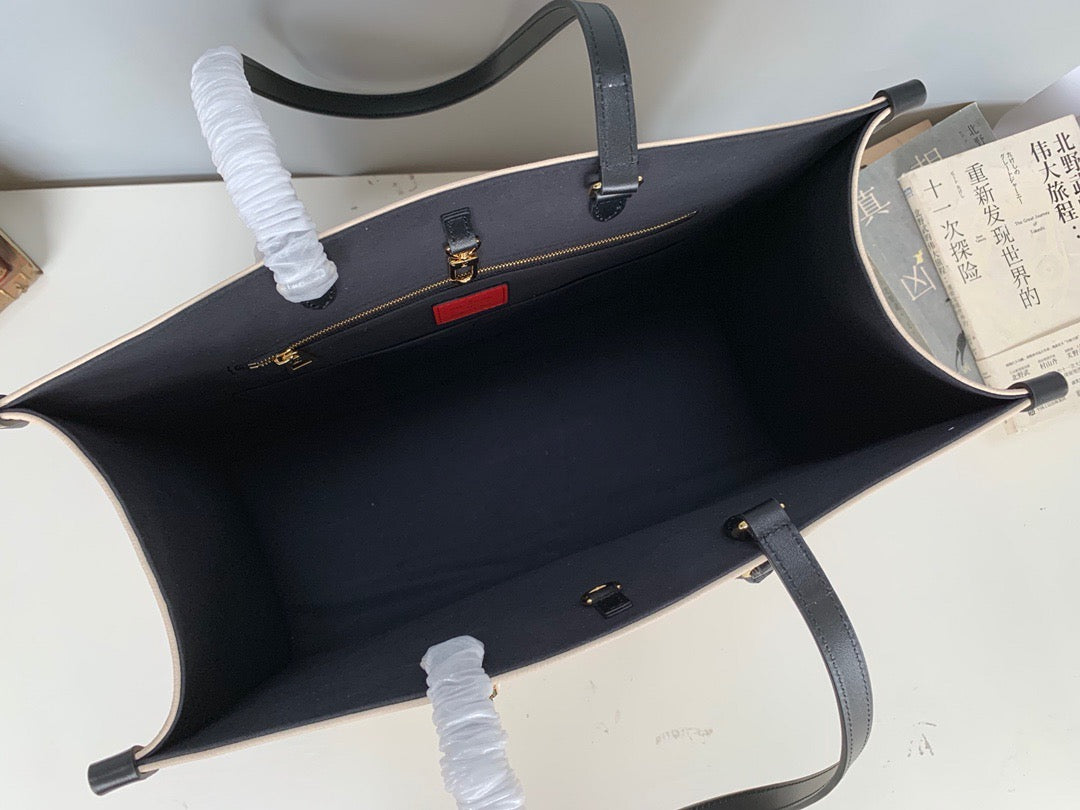 Bolsos en blanco roto y negro