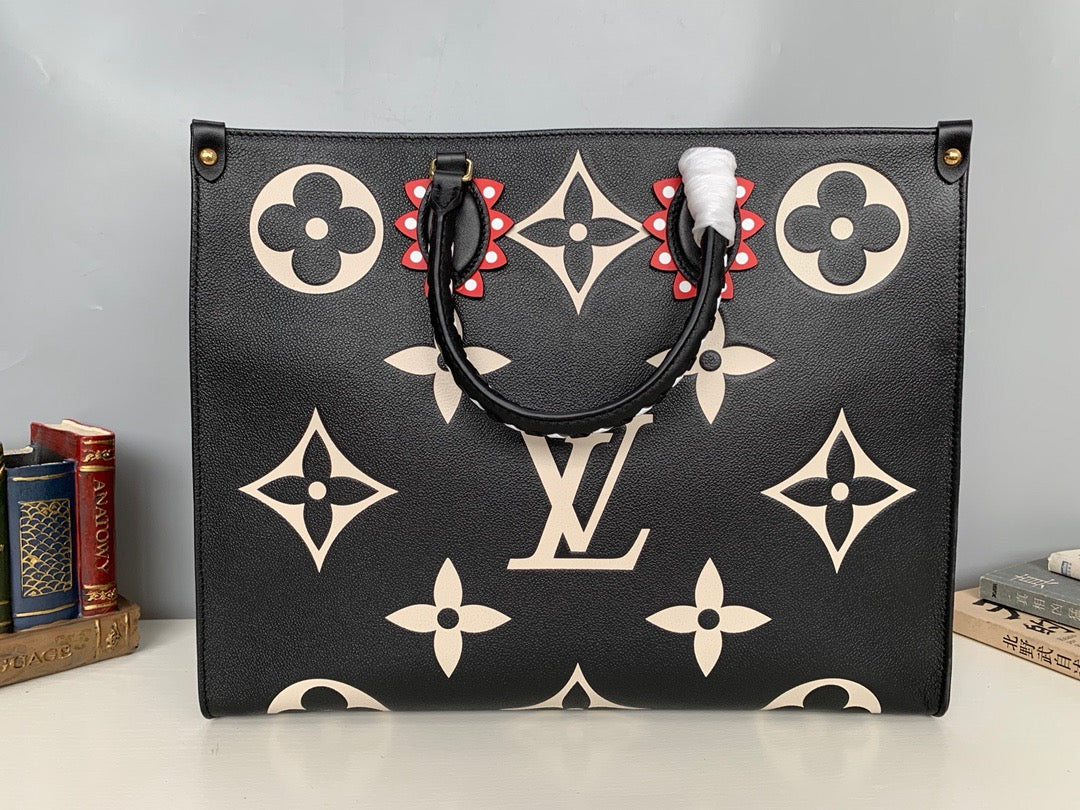 Bolsos en blanco roto y negro