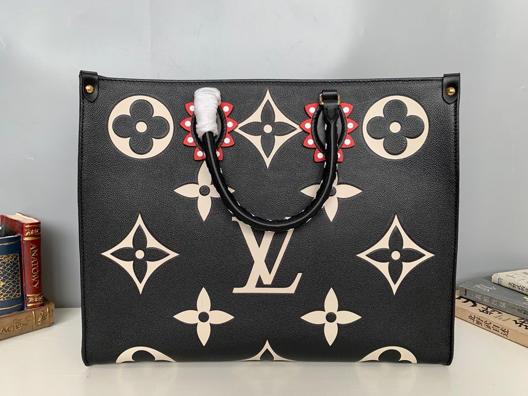 Bolsos en blanco roto y negro