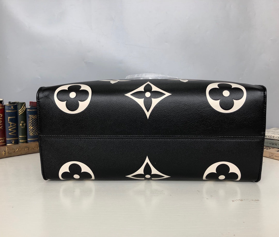 Bolsos en blanco roto y negro