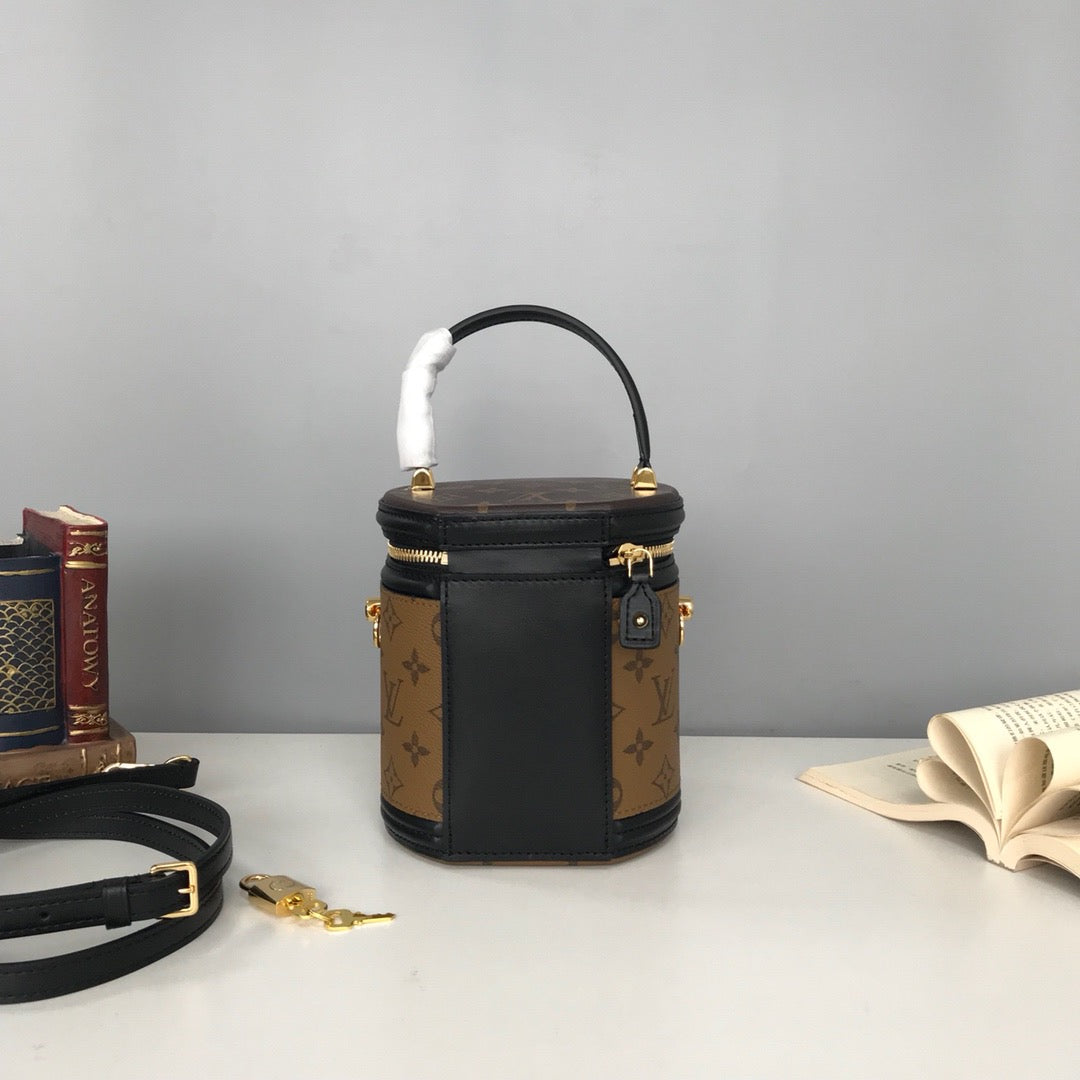 Bolsas negras y marrones