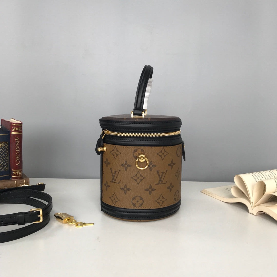 Bolsas negras y marrones