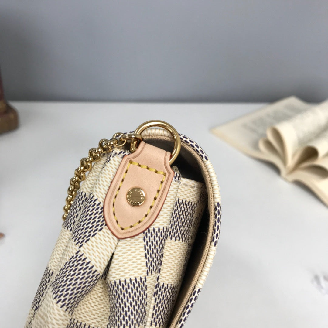 Wheat, Brown and Black Bags