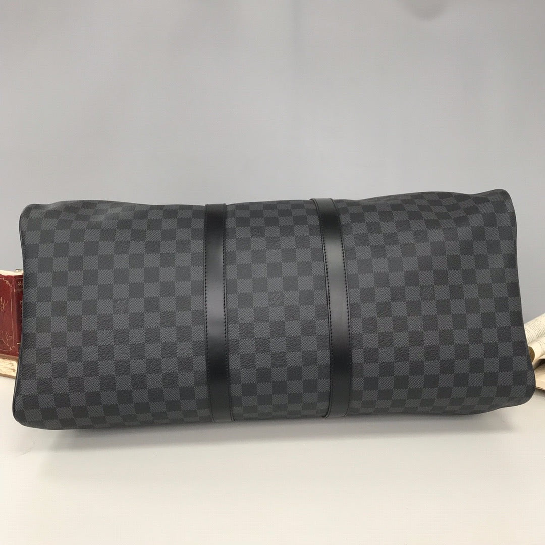 Bolsas grises y marrones