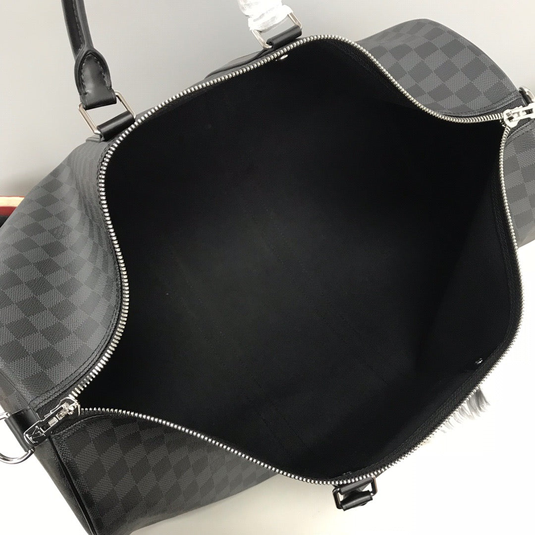 Bolsas grises y marrones