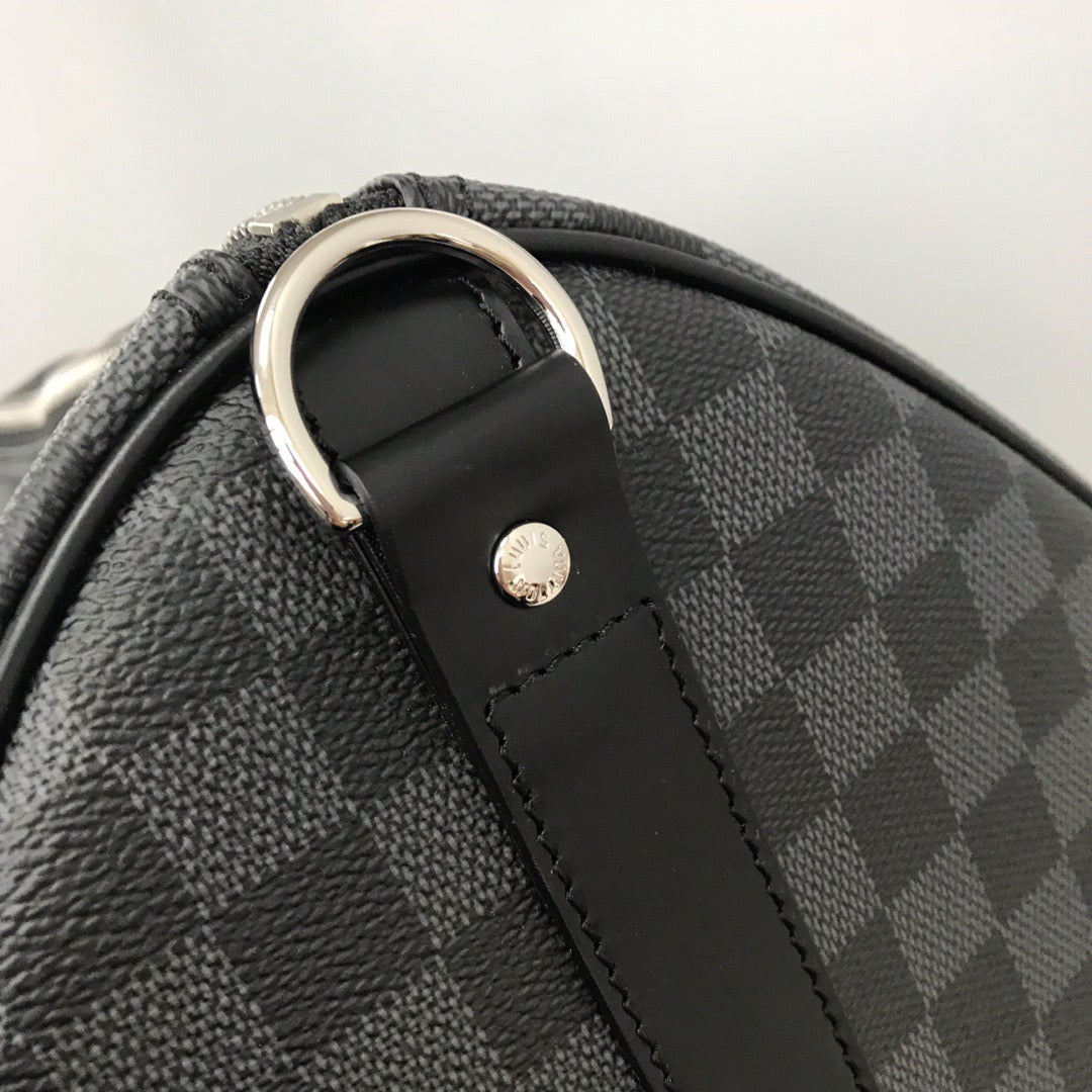Bolsas grises y marrones