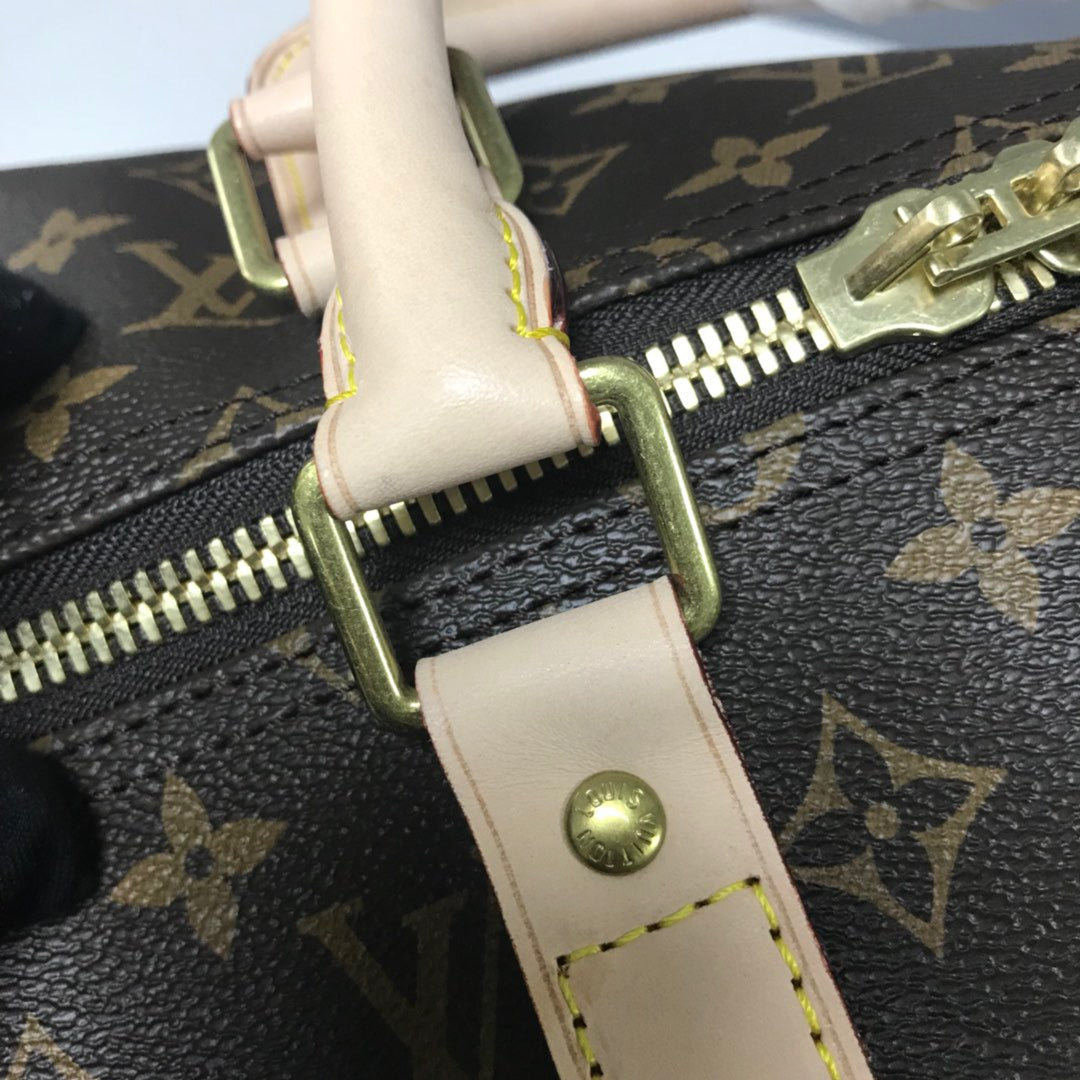 Bolsas grises y marrones