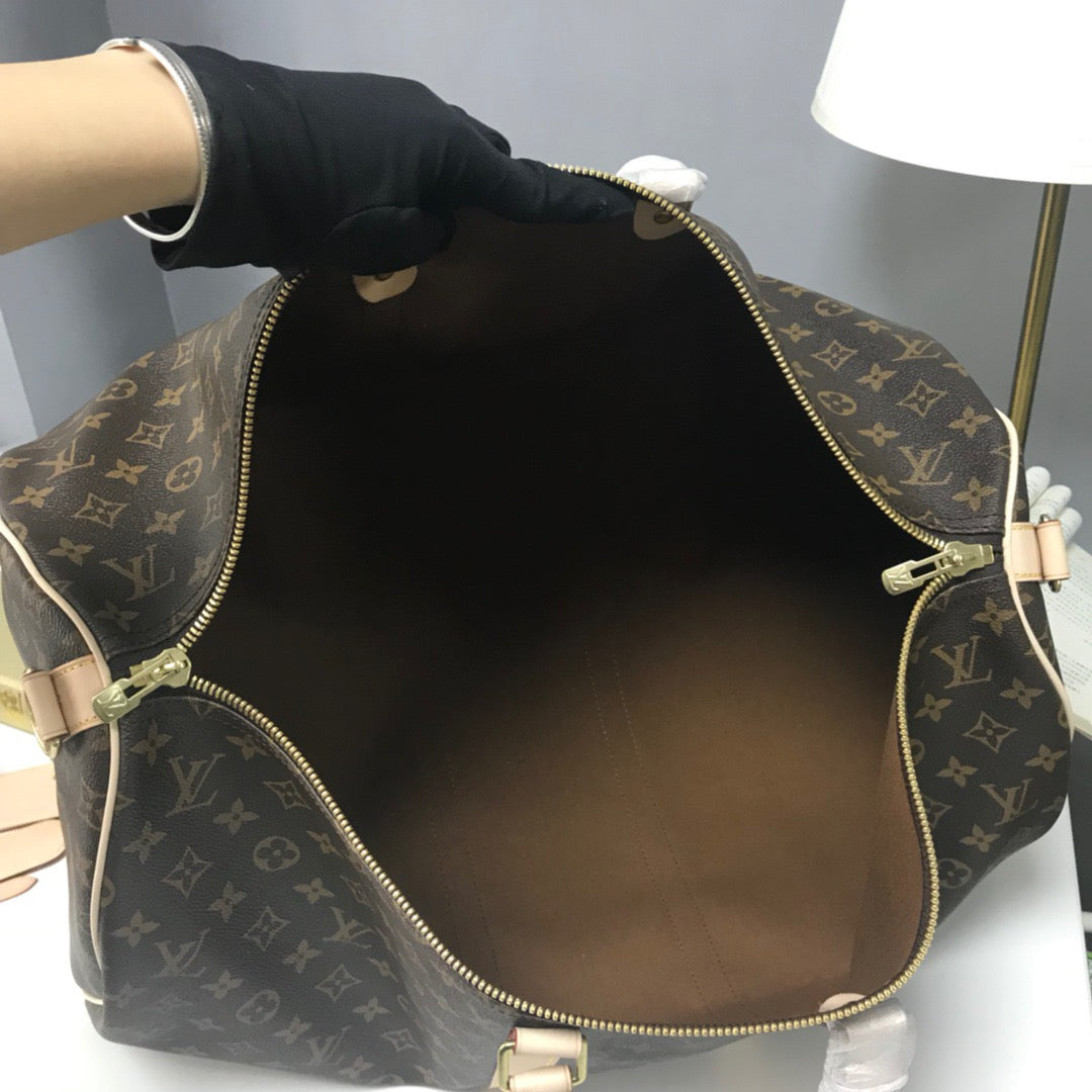 Bolsas grises y marrones