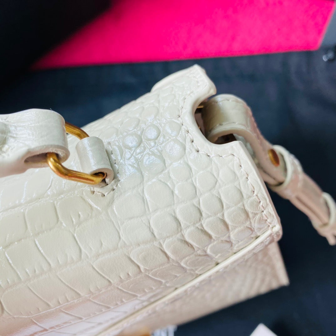 Bolsos en blanco roto y negro