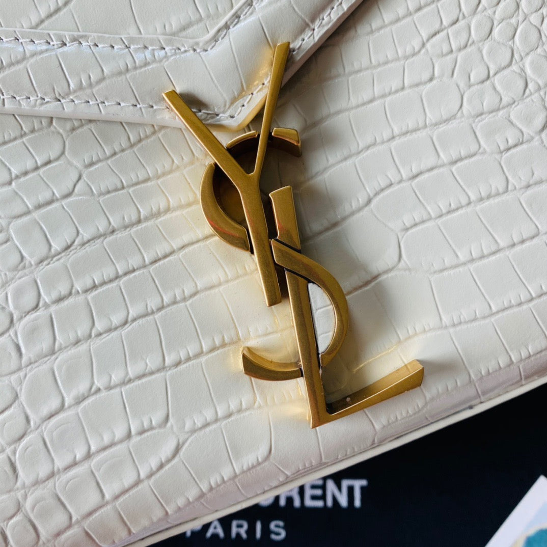 Bolsos en blanco roto y negro