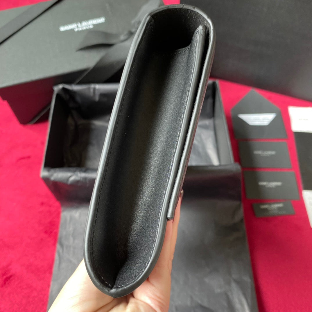 Bolsos negros claros