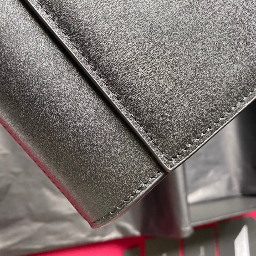 Bolsos negros claros